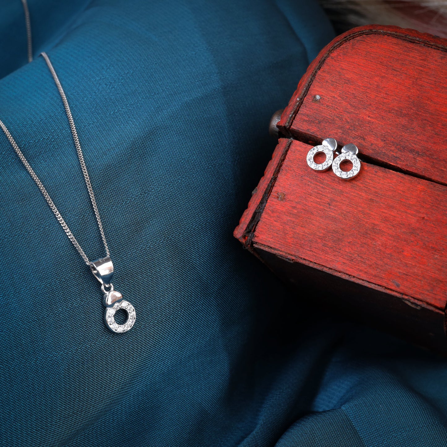 silver mini heart pendant set with chain