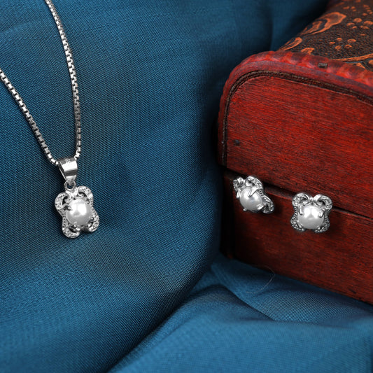 silver pearl pendant set with chain